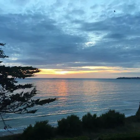 Normandy Facing The Sea With Exceptional Views 빌라